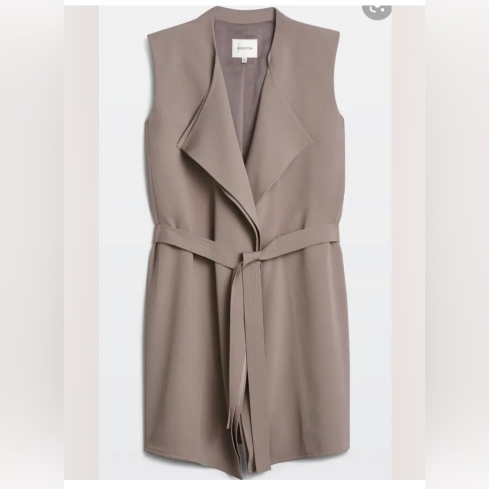 Aritzia Babaton sleeveless blazer without the belt size M